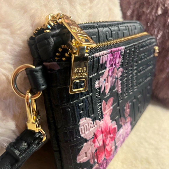 Steve Madden embossed Wristlet Double Pouch - Picture 8 of 8